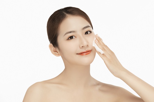 黛珂紫苏水湿敷步骤 黛珂紫苏水敷完要洗吗