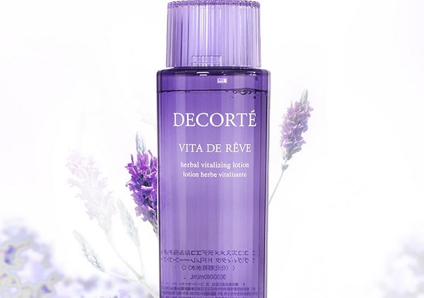 黛珂紫苏水湿敷步骤 黛珂紫苏水敷完要洗吗