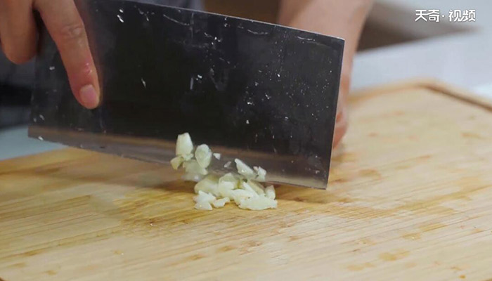 芹菜牛肉粒的做法 芹菜牛肉粒怎么做