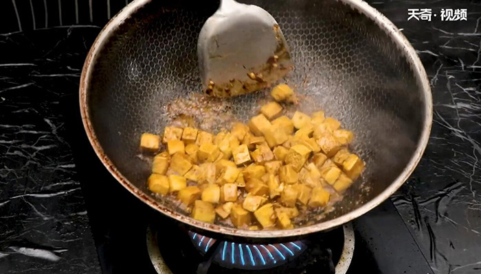 蚝油豆腐丁的做法 蚝油豆腐丁怎么做