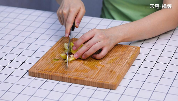 猕猴桃苹果代餐奶昔的做法 猕猴桃苹果代餐奶昔怎么做