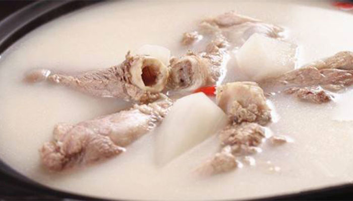 哺乳期的大骨头汤怎么做 哺乳期的大骨头汤的做法