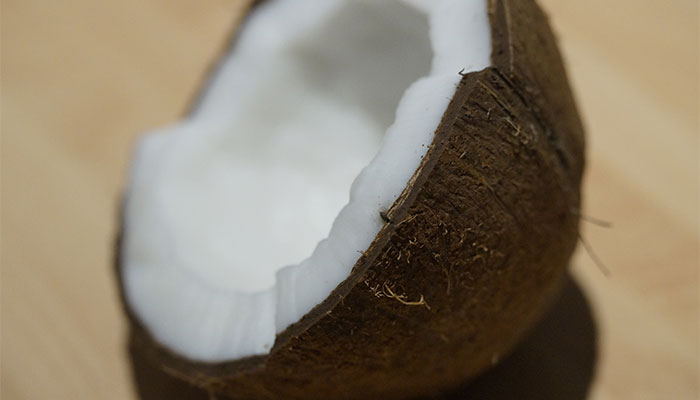椰青怎么开 打开青椰子的方法